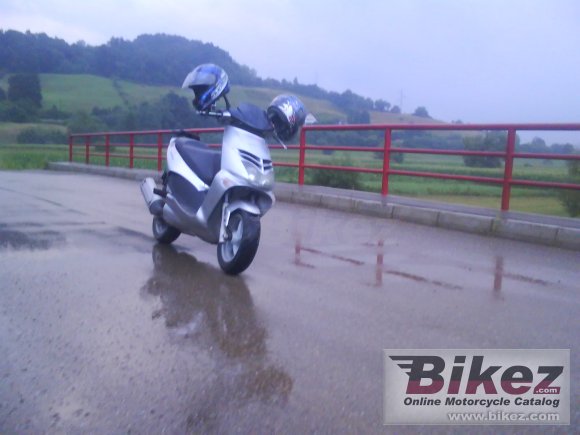 1999 Aprilia Leonardo photo
