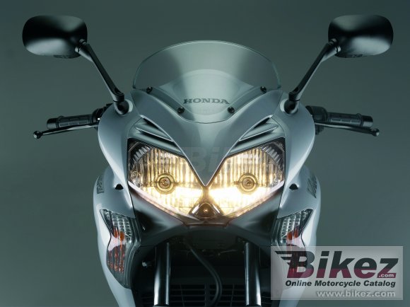 24480_0_16_3_xl125v%20varadero_Image%20credits%20-%20Honda.jpg