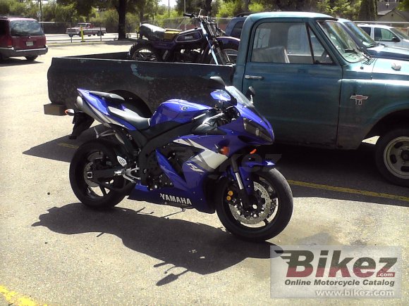 2005 Yamaha YZF-R1 photo