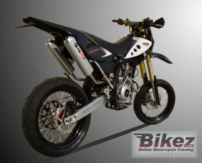 moto con doppio scarico